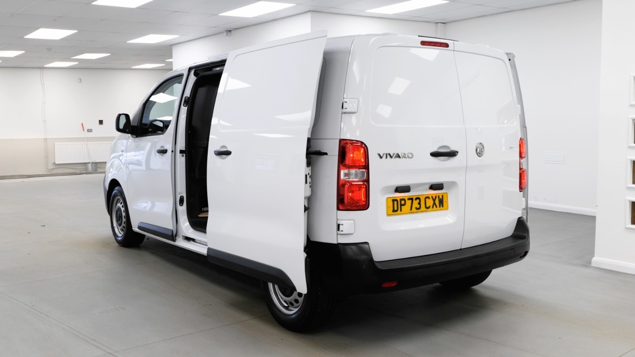 Vauxhall Vivaro 2900 1.5 D Prime Edition 100 BHP L1 6dr in Kaolin White - DP73 CXW - VanStar