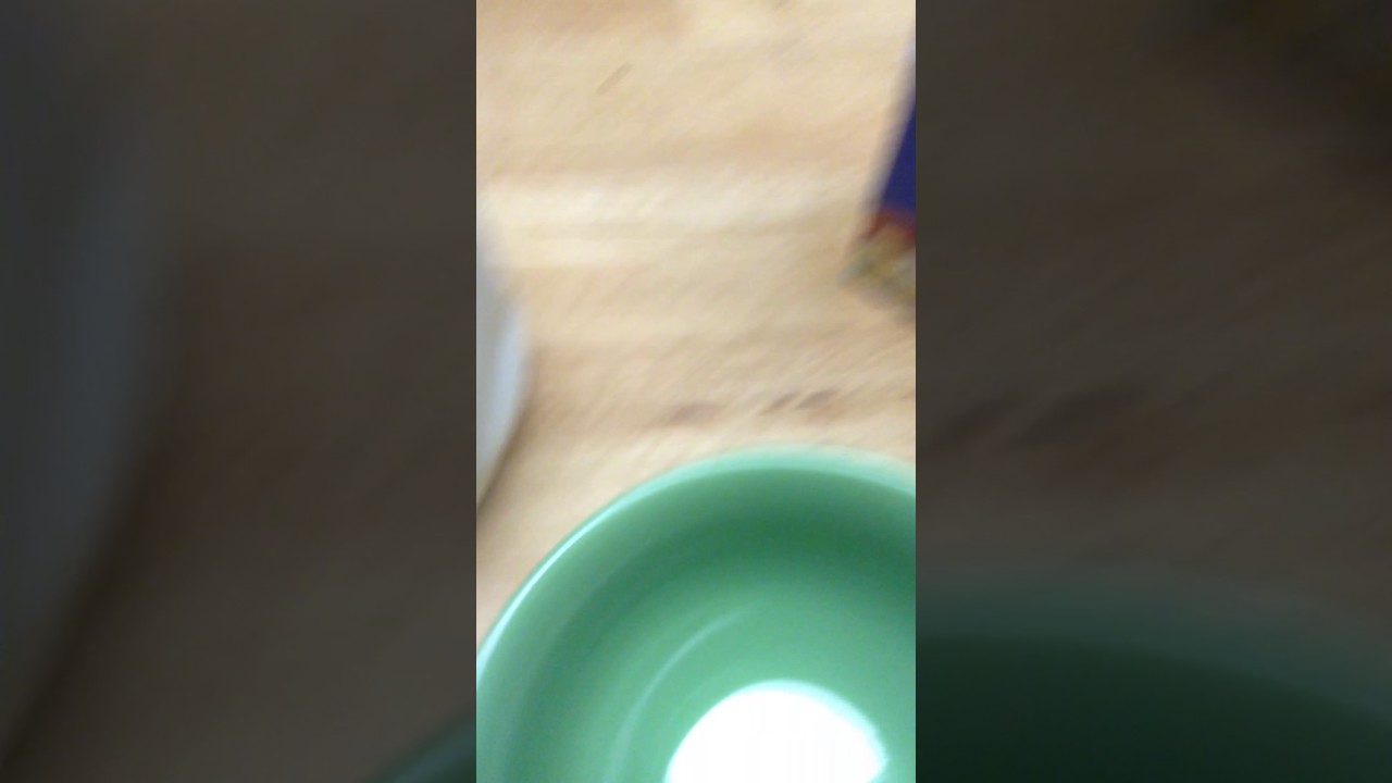 How to make a bowl of Frosted Flakes tutorial