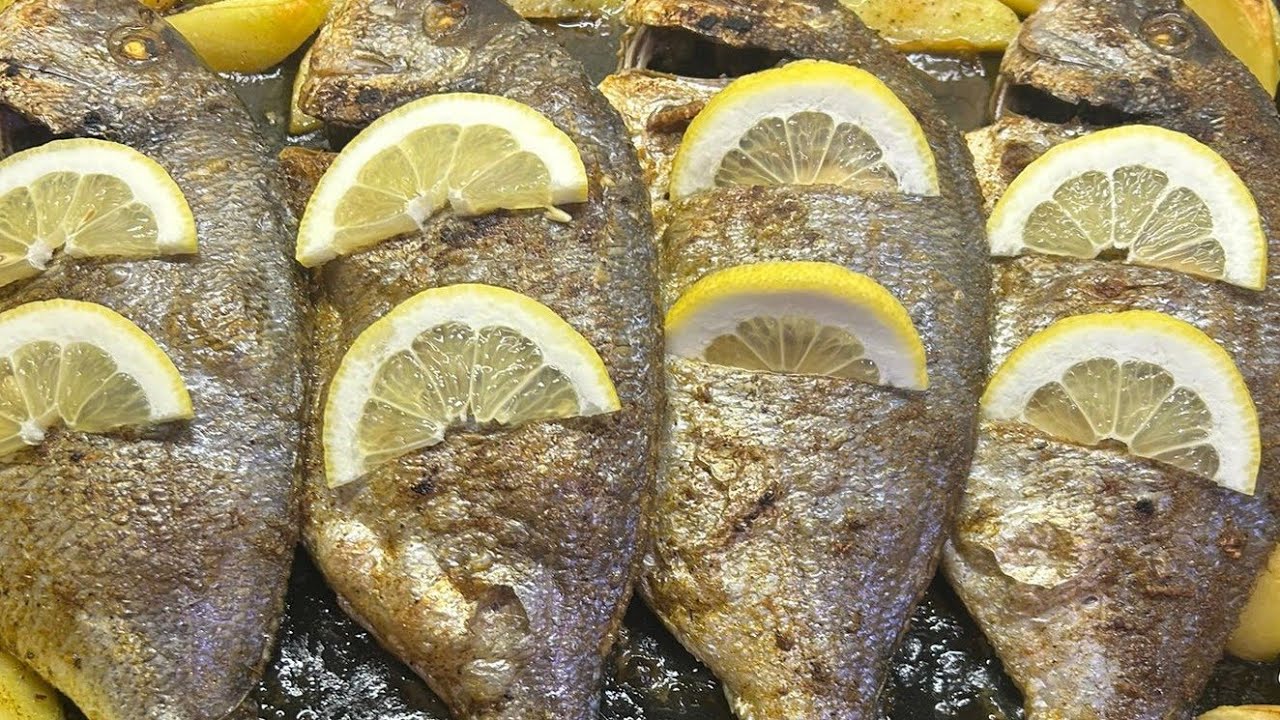 سمك مشوي بالفرن بتتبيلة وطعم خيالي 