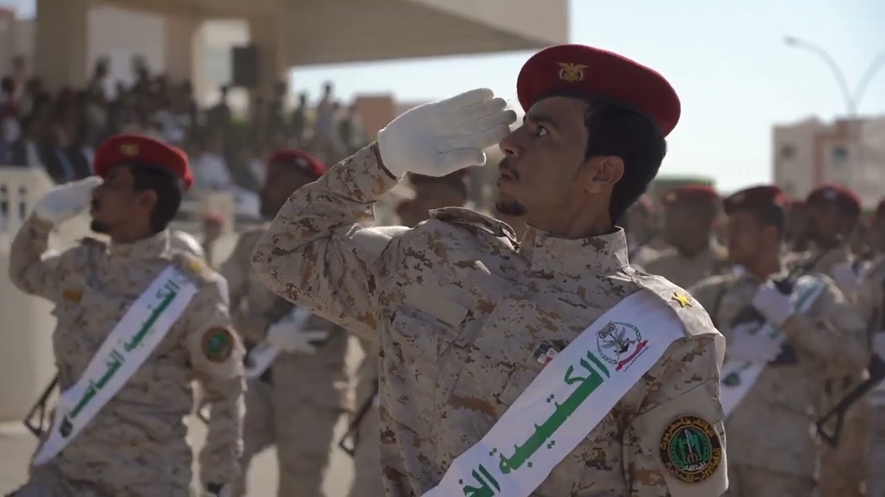 البحسني يشهد عرضًا عسكريًا بمناسبة الاحتفال بالذكرى الثامنة لتحرير ساحل حضر