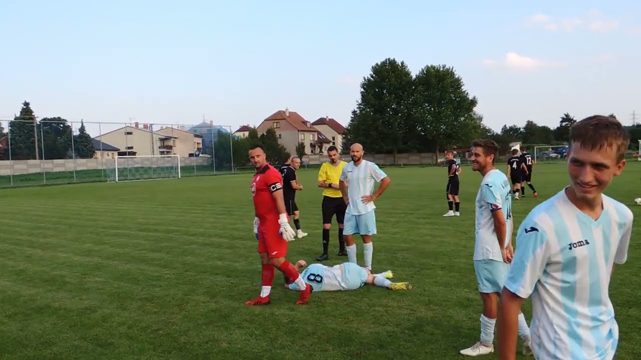Rvačka a nervozita v hledišti | Tlumačov - muži Ludkovice