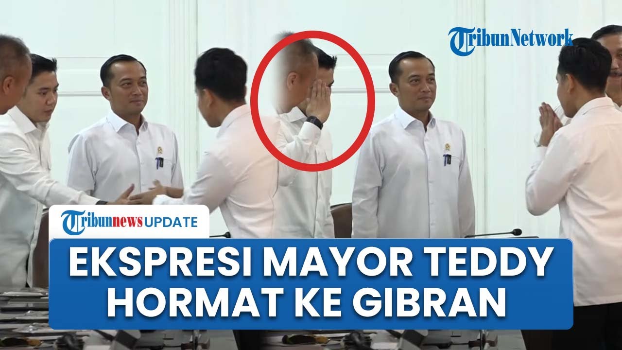 Disorot! Ini Gaya Mayor Teddy Beri Salam Hormat & Senyum Tipis saat Salami Wapres Gibran