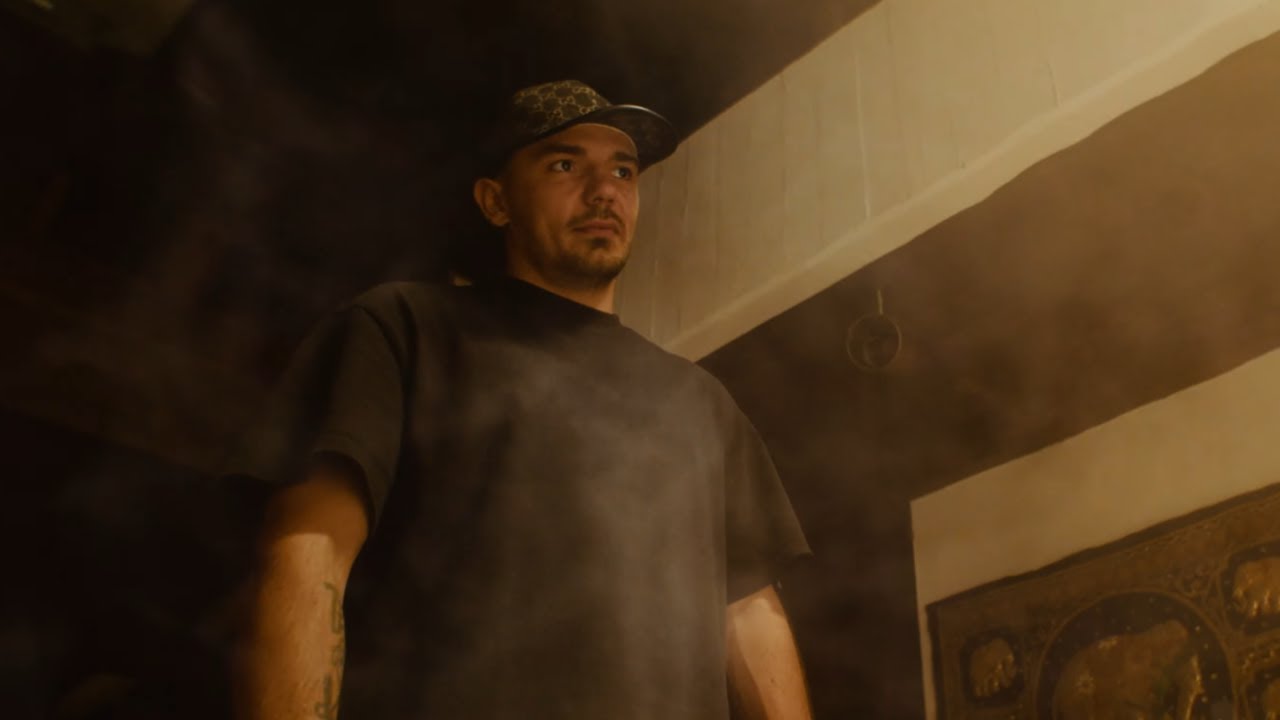 Capital Bra feat. Sido - Keine Helden (Musikvideo)