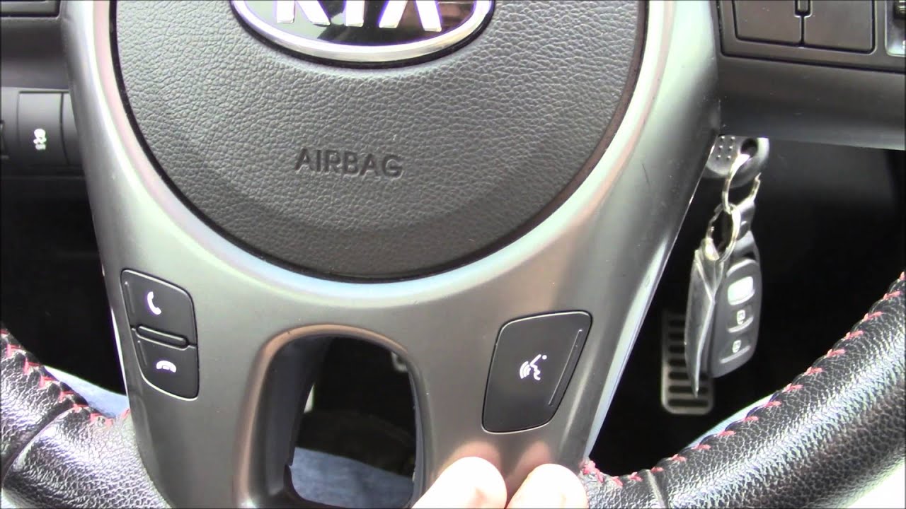 2011 Kia Forte Koup Walk around and Start up