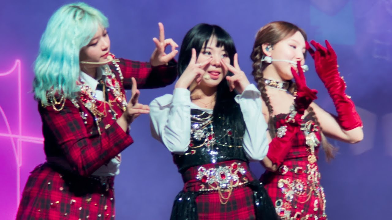 220222 ’Turn It Up’ Twice - Twice 4th World Tour ‘III’ - State Farm Arena - 4K60P HDR