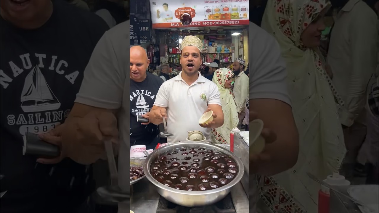 Flying Gulab Jamun 🤤😂 #jamamasjid #foodie #streetfood #gulabjamun