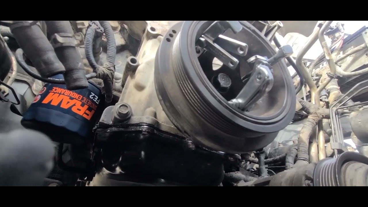 5.7 HEMI - How to remove Harmonic Balancer/ Crankshaft pulley EASY WAY!