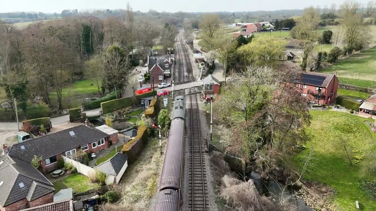 HST 125 set on test at Thuxton (with a red kite) - 21 Mar 2025