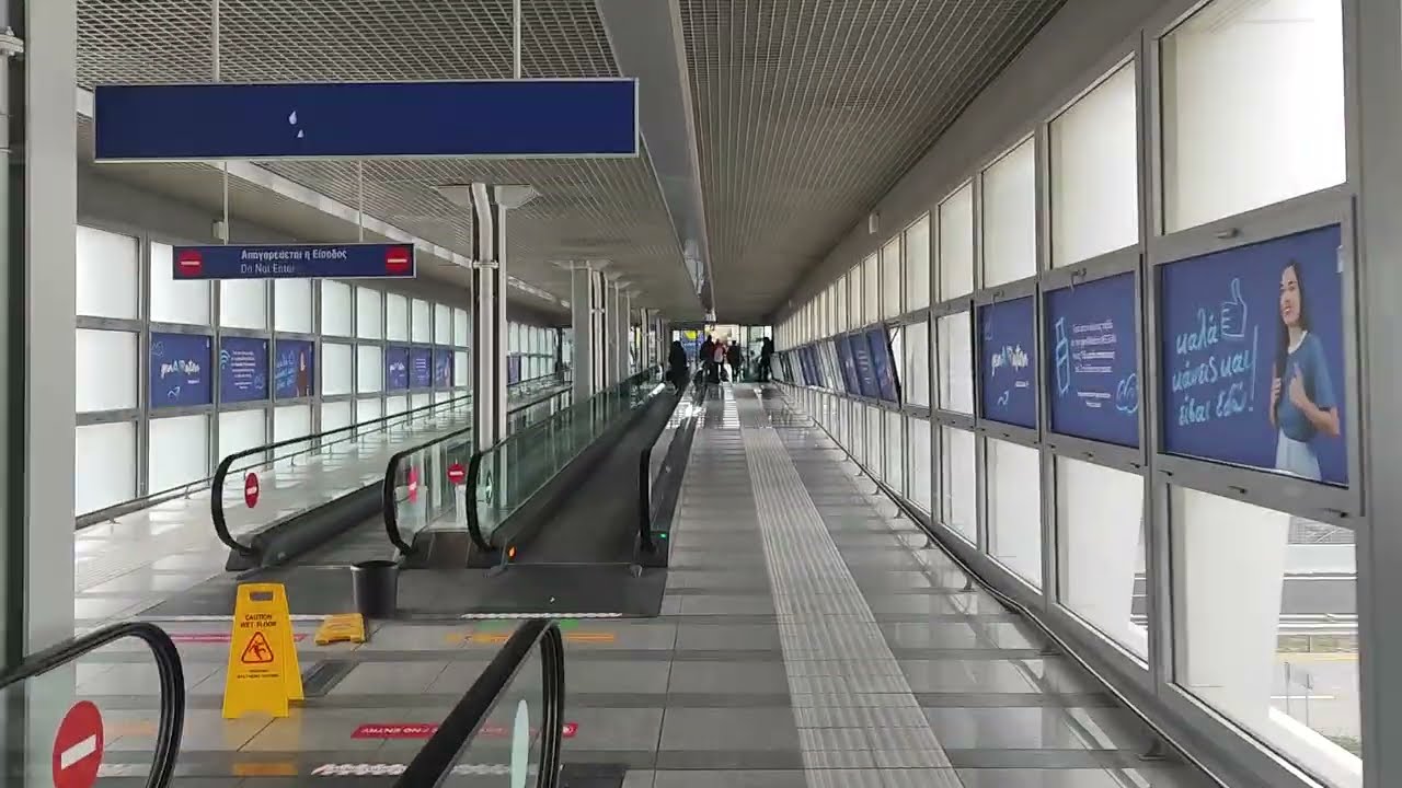 Афины, аэропорт, по пути на станцию метро. 