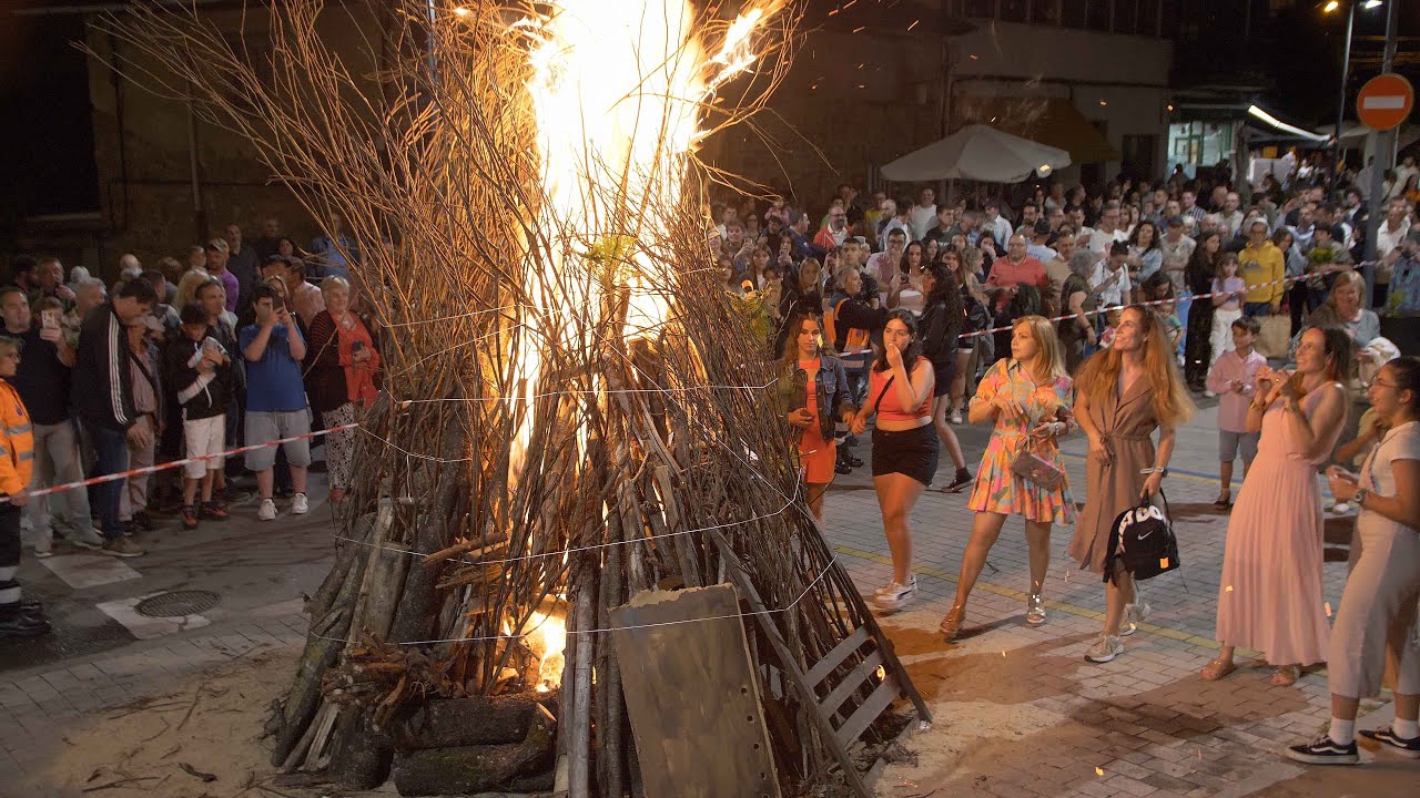 Toreno celebra la noche de San Juan con una gran hoguera