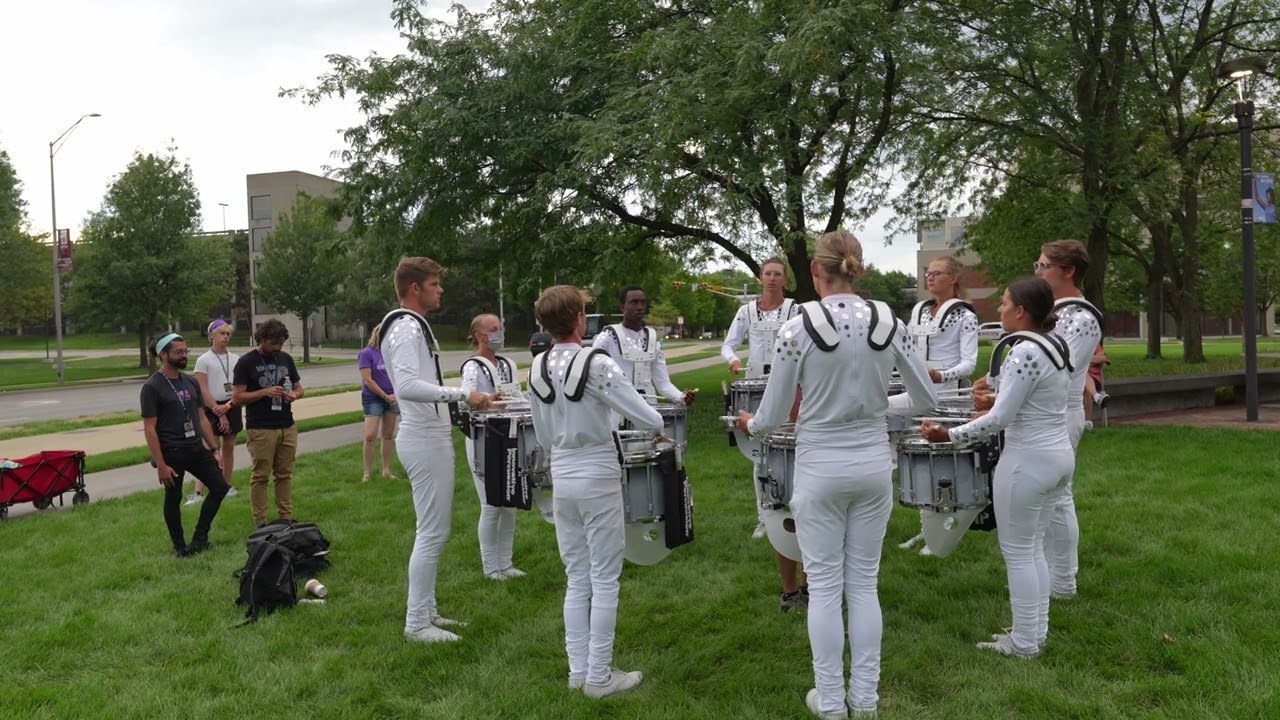 Santa Clara Vanguard Snares 2022 in the lot (Finals Week) [4k]