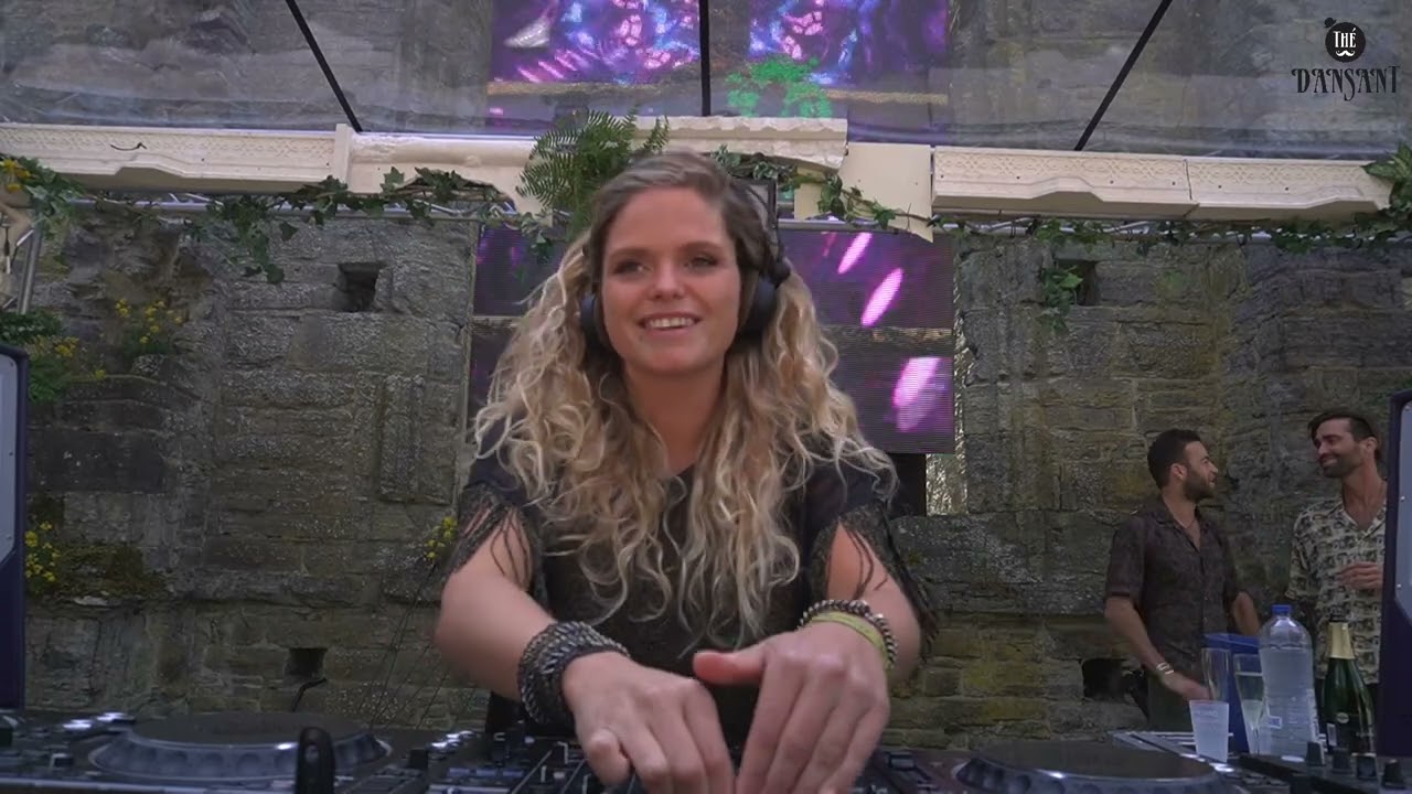 Mona Lee @ Thé Dansant Olympus (Mainstage)
