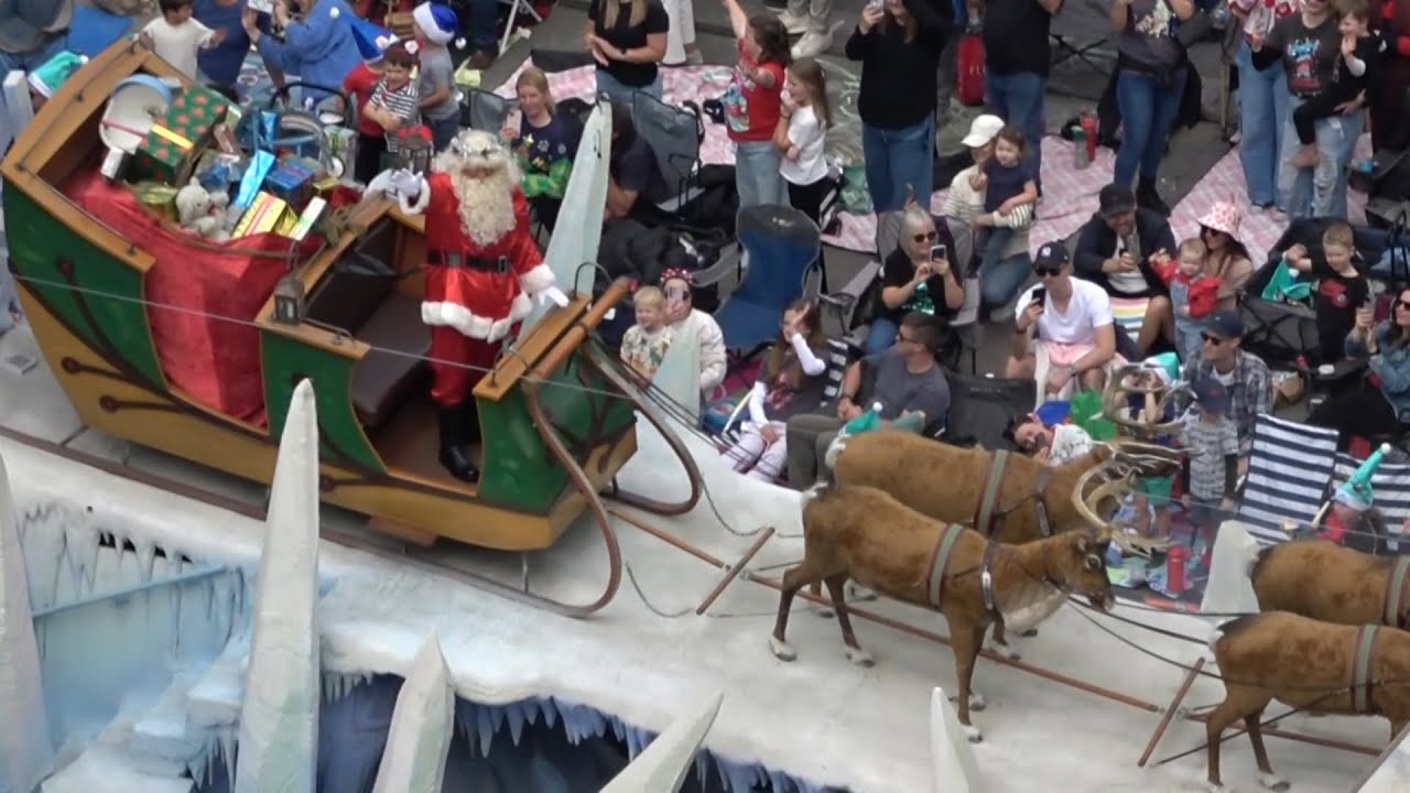 2025 Adelaide Christmas Pageant Part 2 - Floats & Participants pass 335,000 lining the streets.