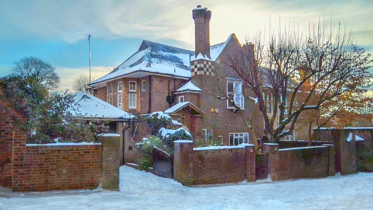 London Hampstead Village at Christmas ⛄️ Quaint Alleyways London Snow Walk ❄️ 4K 60FPS