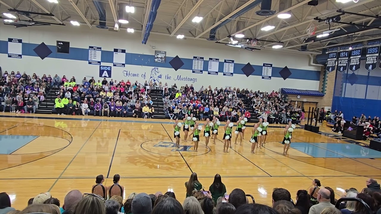 DCE Middle Gold Dance Team Little Chute Competition 12-13-25 Pom Routine 4th Place