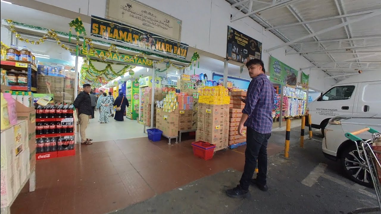Membeli-belah di Sri Azlina SDN.BHD, Brunei Darussalam.