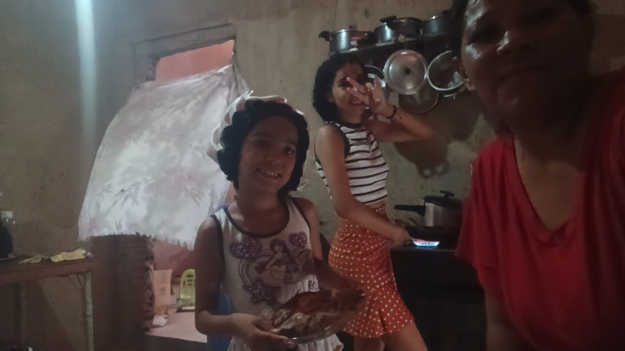 TORRANDO PEIXE PARA O ALMOÇO