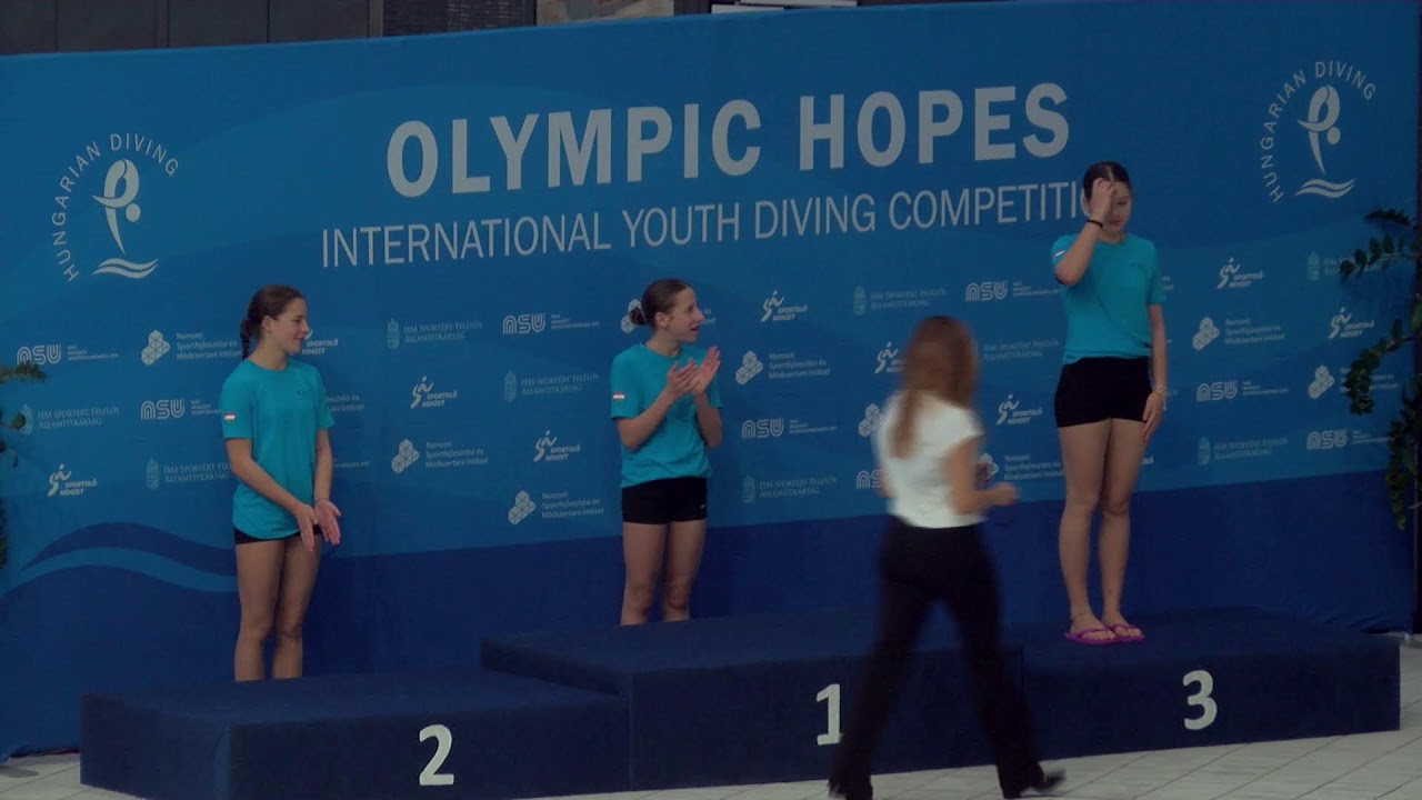 Medal Ceremony - C Girls - 3m - 3rd Olympic Hopes International Youth Diving Competition