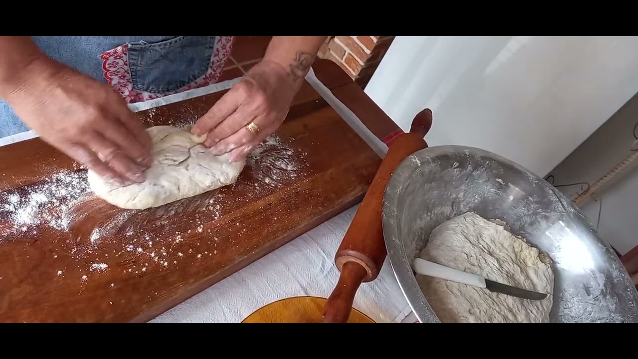 ORELHA DE GATO ASSADA NO FORNO DELÍCIAS DA IVONETE