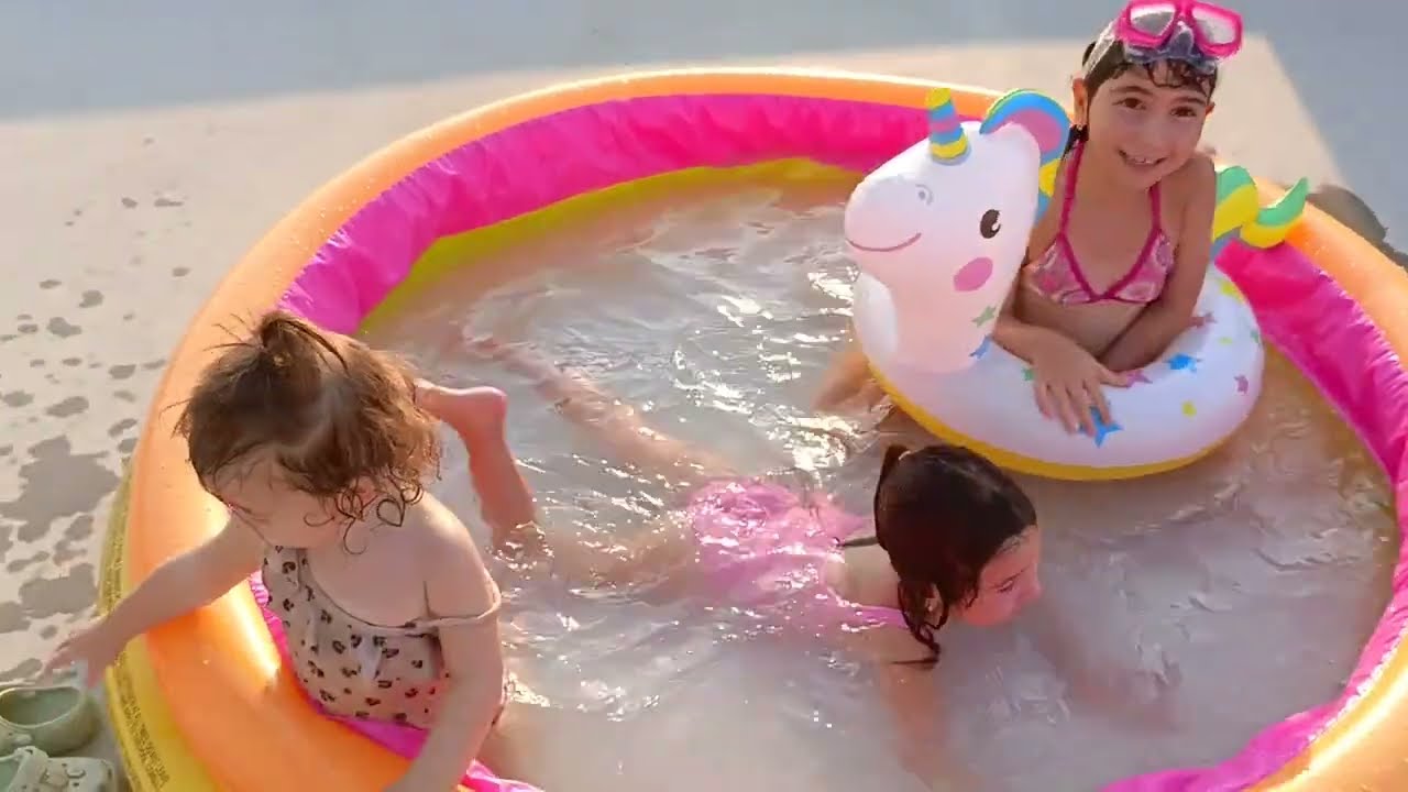 Kızkardeşler havuzda 👙🩱