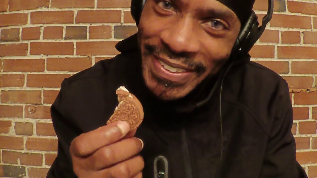 Gingerbread Oreos (100% Whispering ASMR) First Impression Taste Test