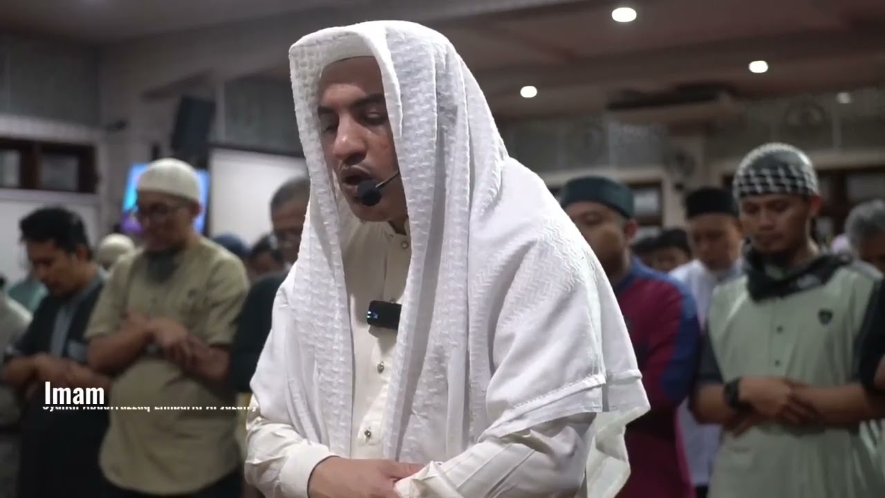 Merdunya Bacaan Syaikh Abdurrazaq Limbarki Al Jazairi saat Menjadi Imam Shalat