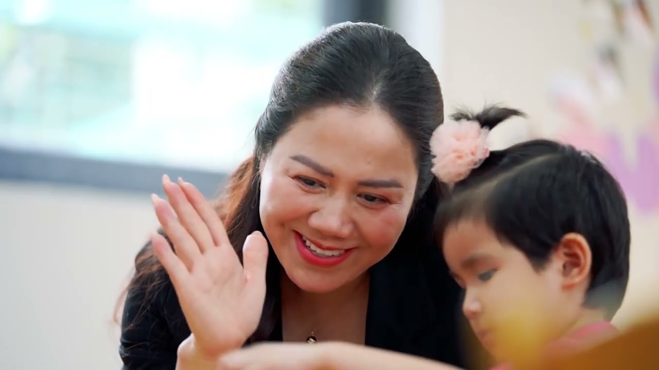 Khi nụ cười của người đứng đầu trở thành nền tảng văn hoá giáo dục. 😊