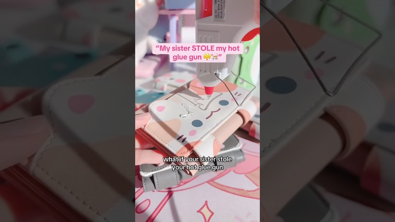 &ldquo;My sister STOLE my hot glue gun 😤🐈&rdquo; #kawaii #wallet