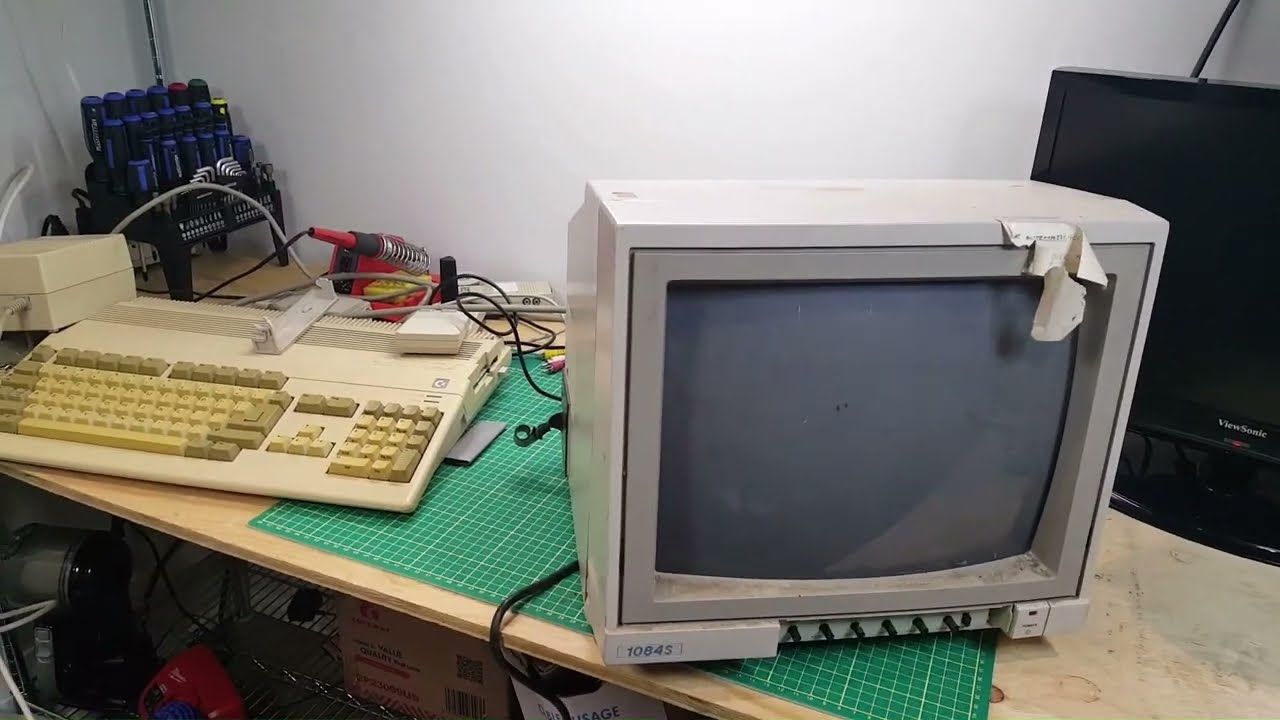 Commodore 1084s — хранился в сарае более 20 лет! Будет ли работать?
