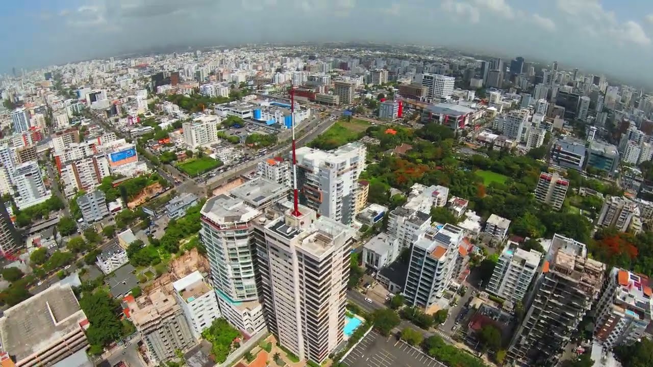 Drone Vista Aerea RD: Vuelo FPV en 4K sobre la Torre del Sol | Santo Domingo desde las Alturas