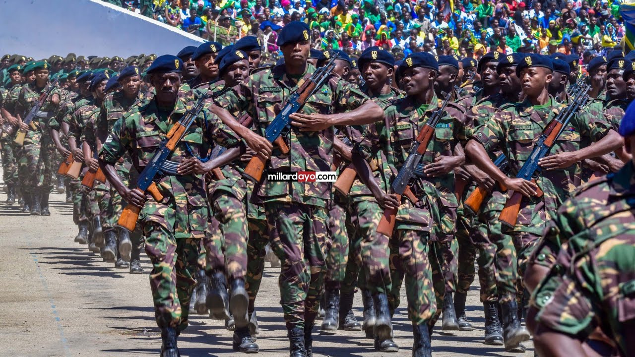 GWARIDE LA KIJESHI LIKIPITA MBELE YA MAGUFULI