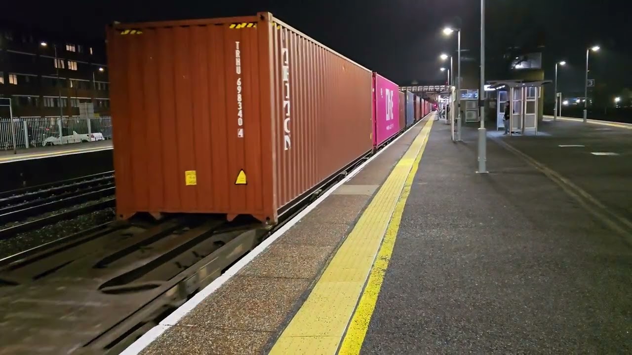 66571 on Leeds to Southampton docks passing Eastleigh with horns and wave 
