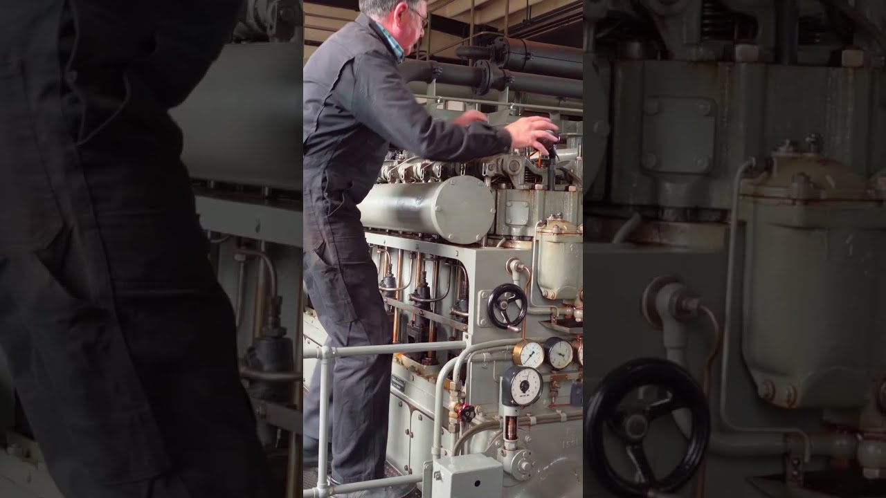 Start Up of a WW2 Submarine Diesel Engine
