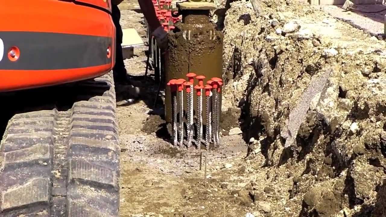 Creazione di pali di fondazione con trivella Geax Ek 40. Lavori eseguiti da DG Trivellazioni