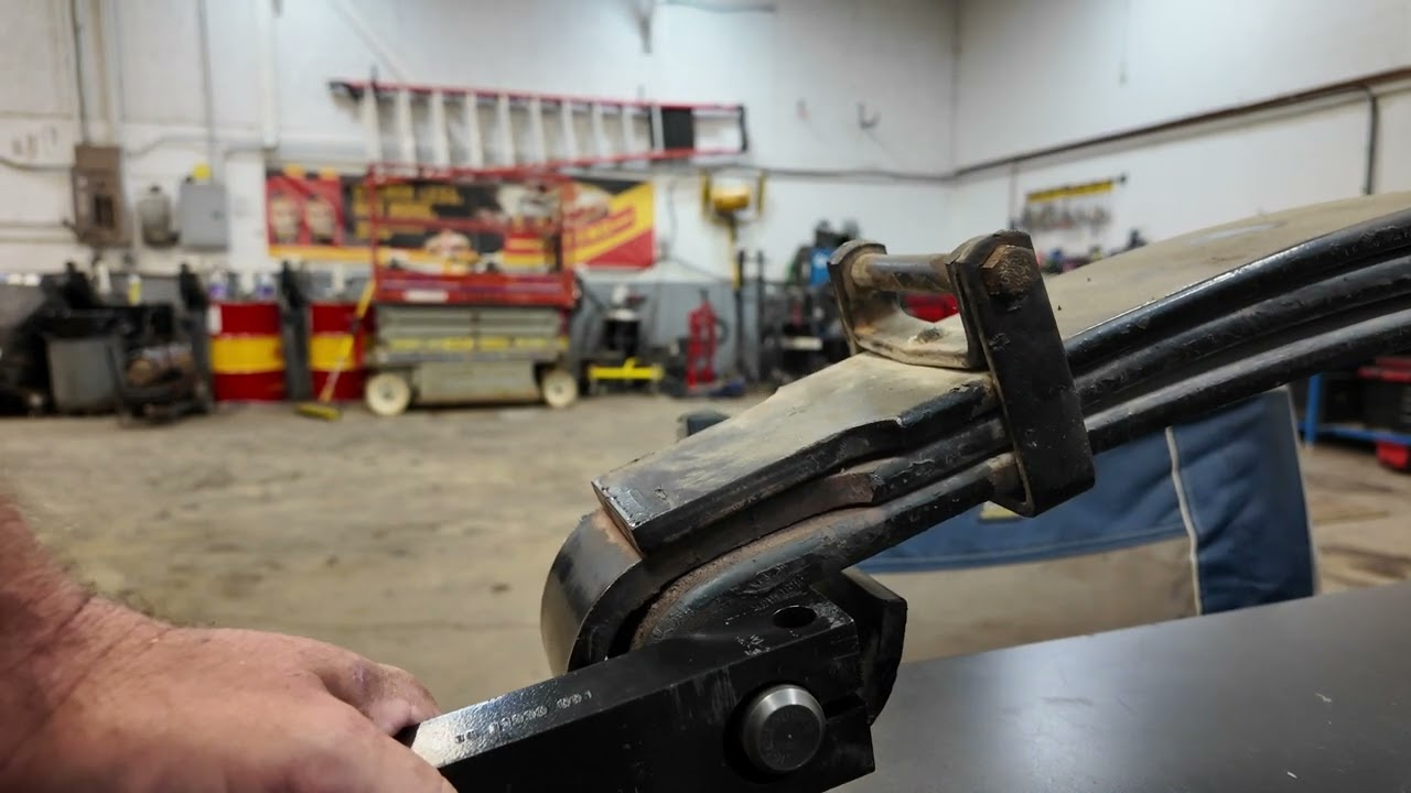 49x 47x WESTERN STAR SPRING BUSHING BIG PROBLEMS   I AM REALLY FRUSTRATED