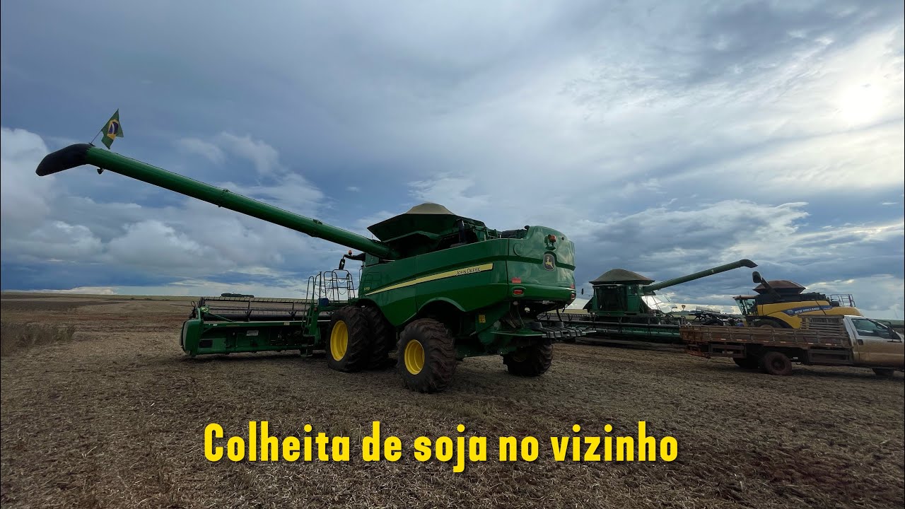 FOMOS AJUDAR O VIZINHO COLHER SOJA 