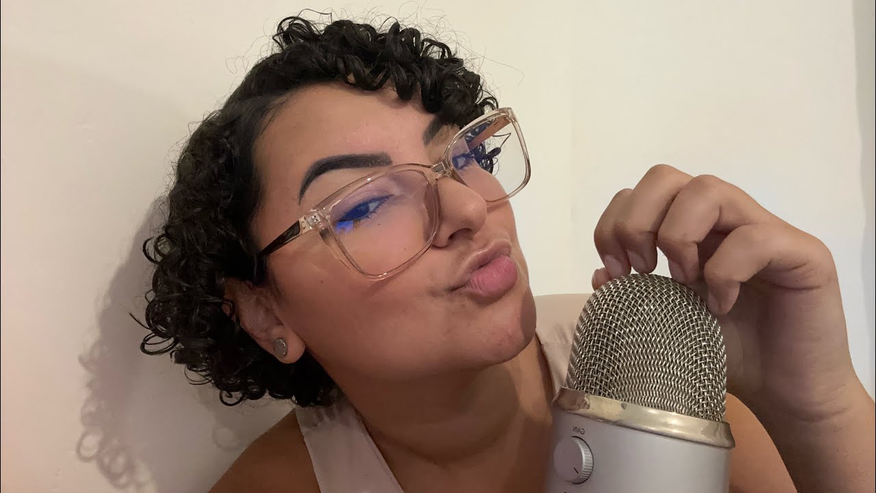 ASMR: SUSSURRANDO NOME DOS INSCRITOS + ARRANHANDO O MICROFONE 