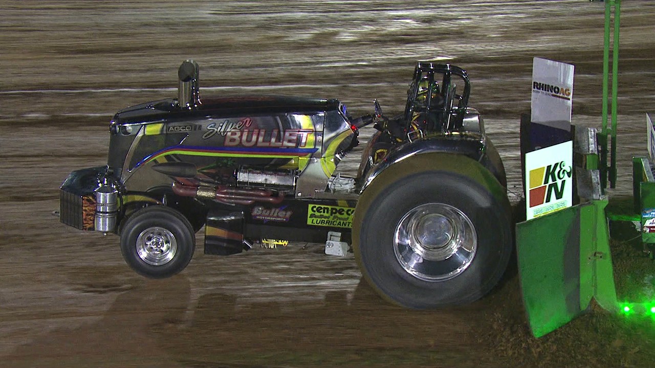 Pro Pulling 2020: Unlimited Super Stock Tractors & Super Stock Diesel Trucks pulling in Farley, IA