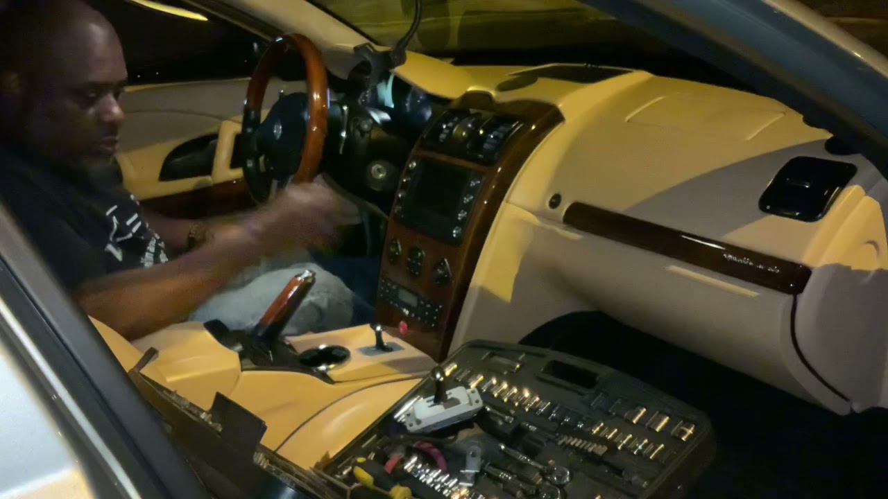 Changing 2005 verde aquamarine Maserati Quattroporte Duo Select Gear Selector