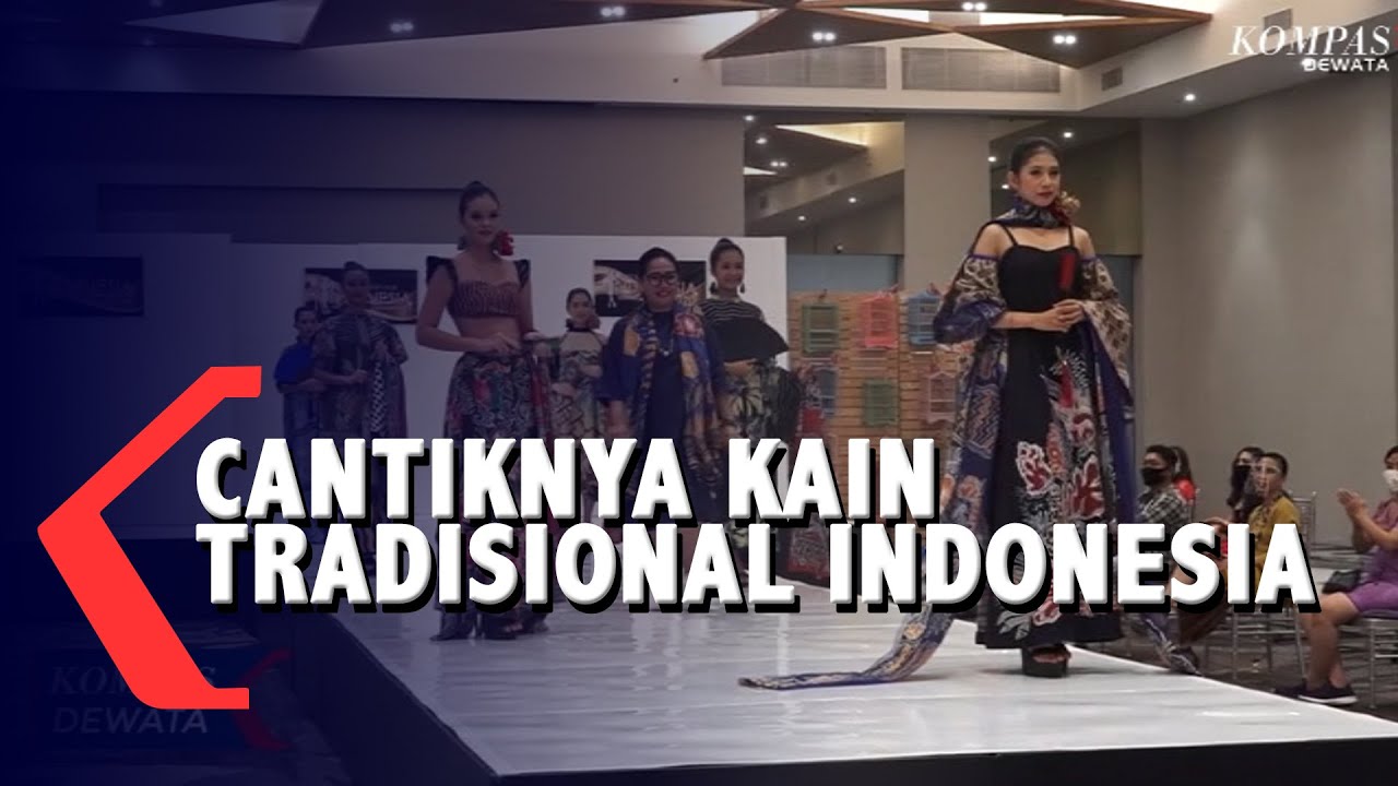 Fashion Show Lestarikan Kain Khas Indonesia
