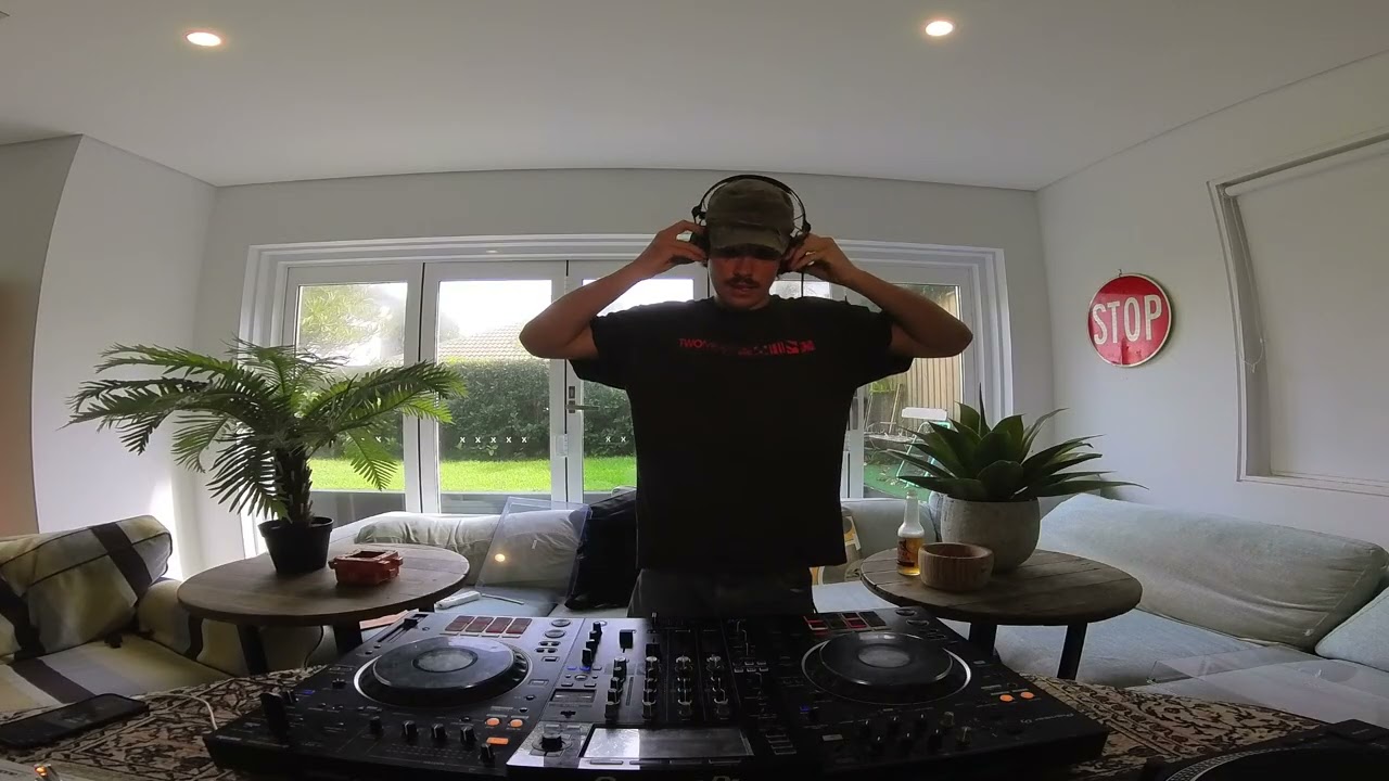 The Reezon WestCoast House inspired Mix