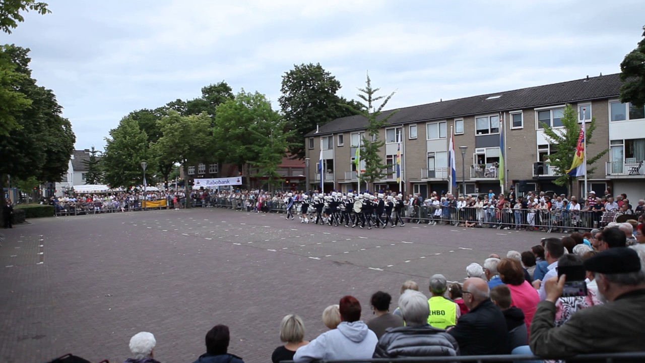 Slagwerkensemble Concordia Obbicht toont de winnende mars van het WMC tijdens Taptoe Born