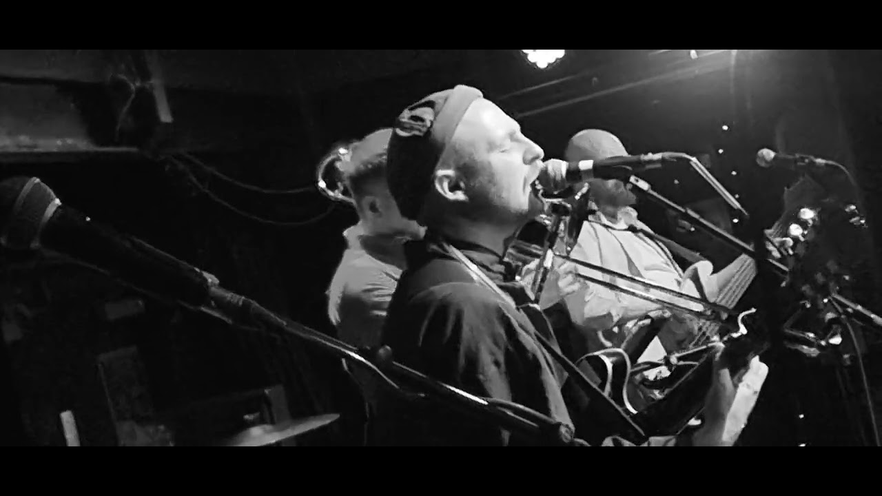 Hector Gannet performs 