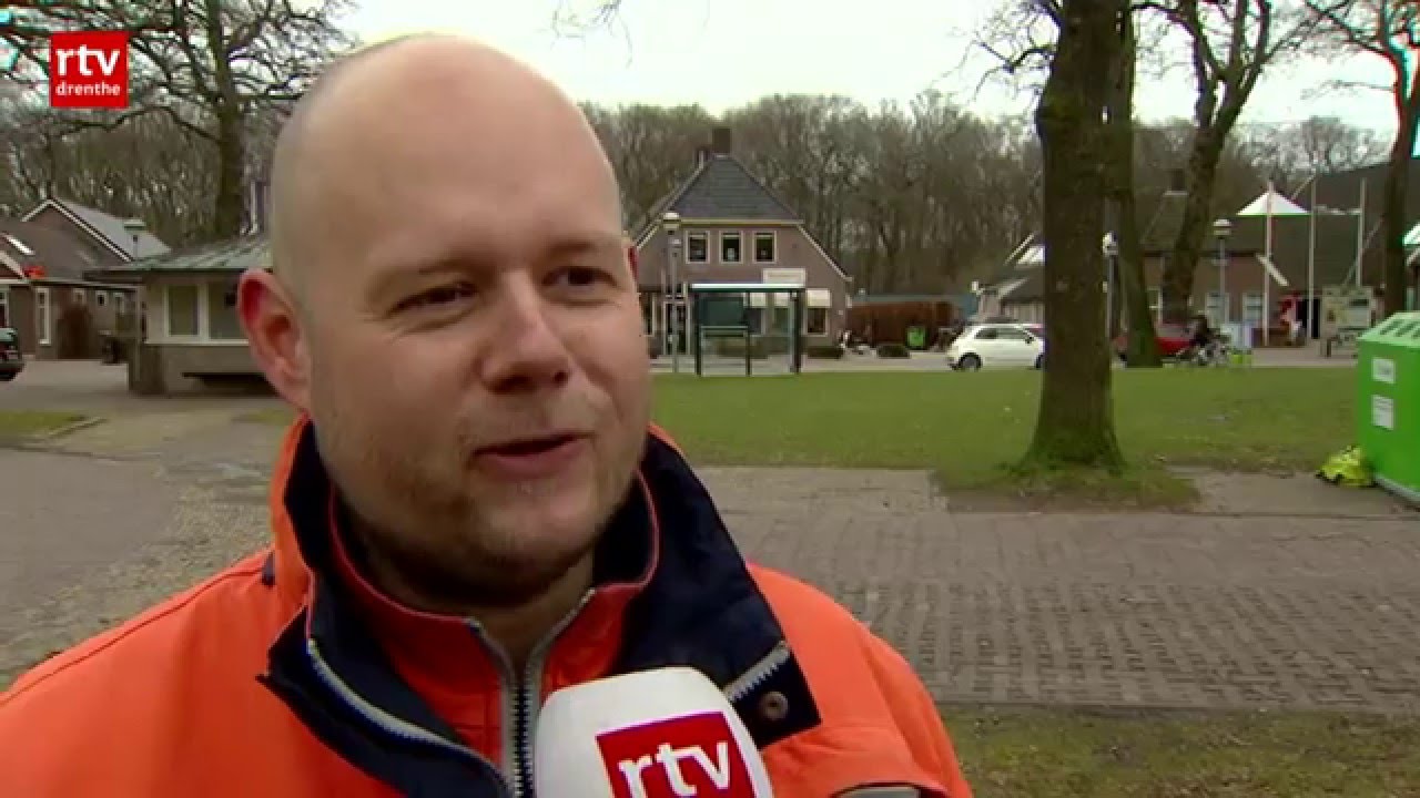 'Pakjesbezorger Dennis verdient een standbeeld!'