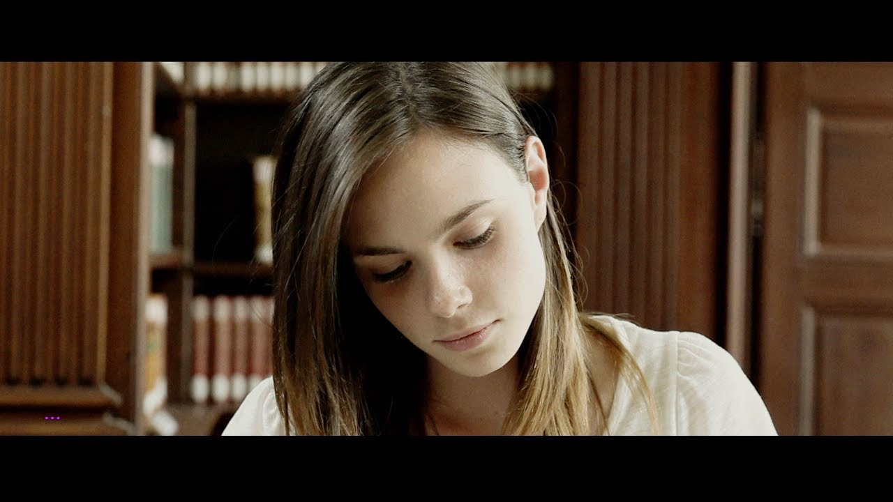 Au-delà des mots
