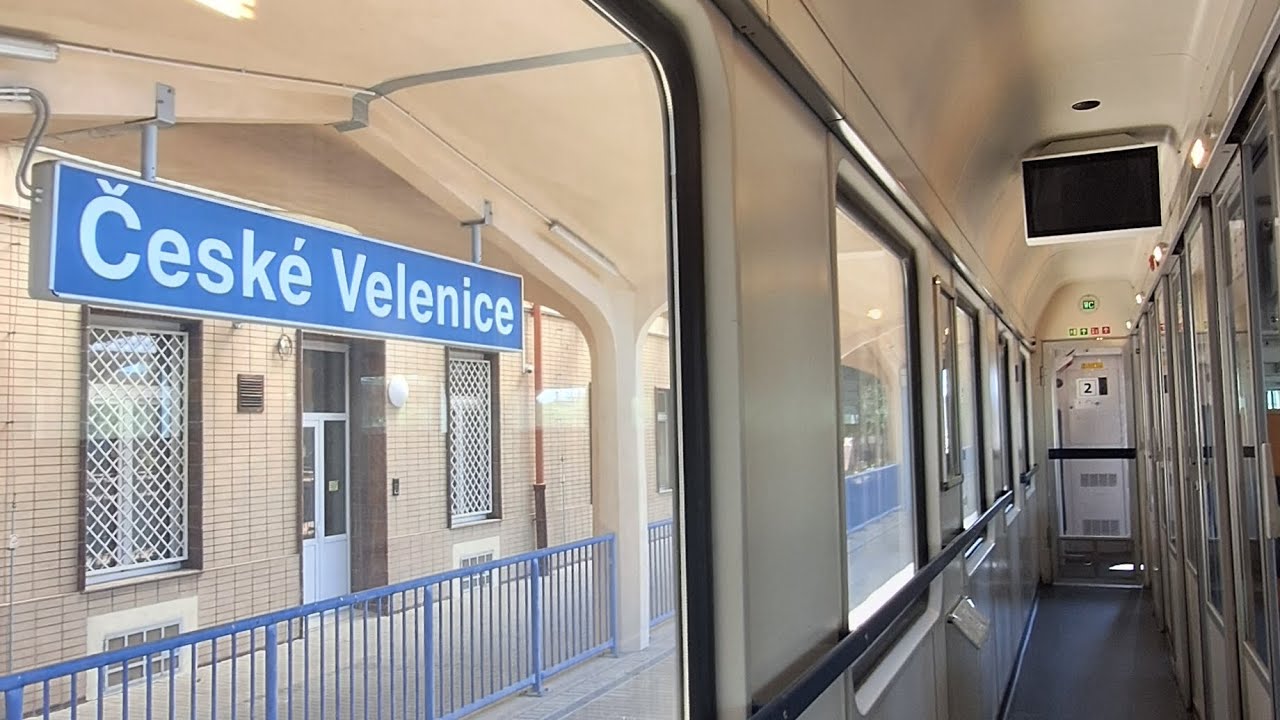 Výlukové hlášení ve vlaku R 323 