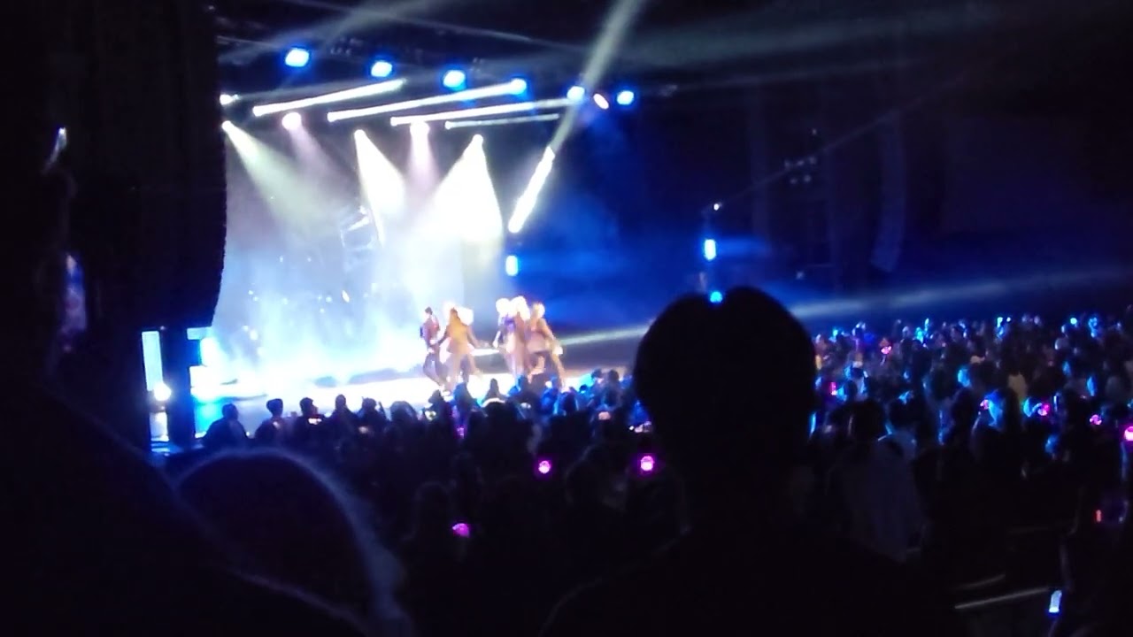 230304 Intro + Chase Me + You and I - Dreamcatcher in NYC [FANCAM]