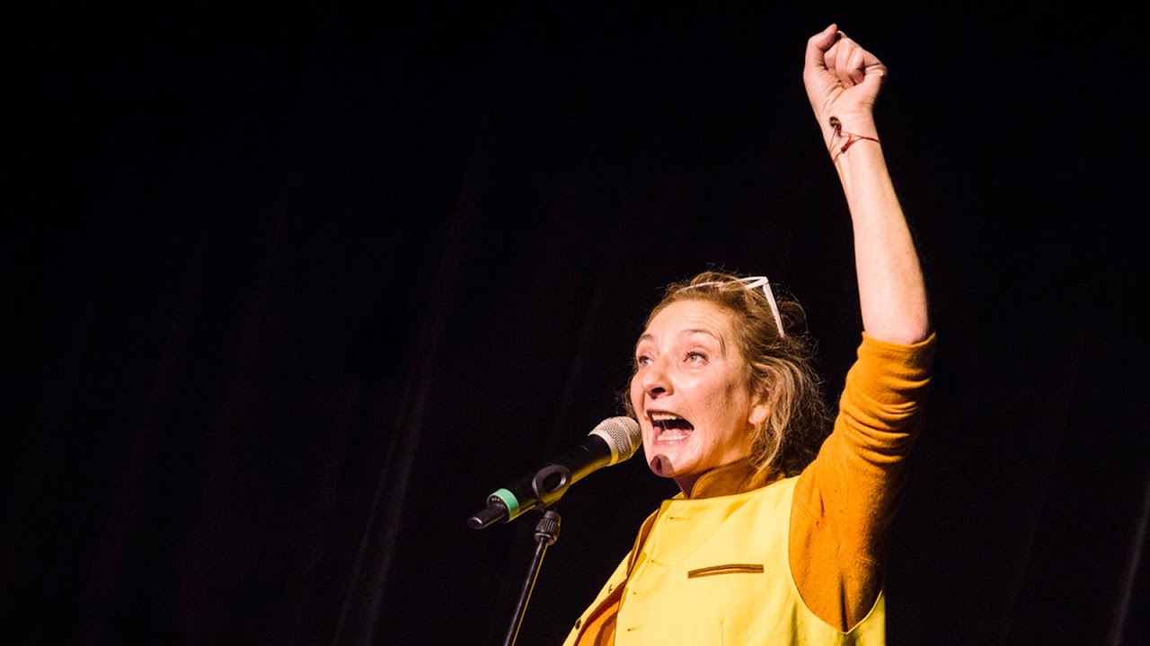 Corinne Masiero en concert pour Là-bas