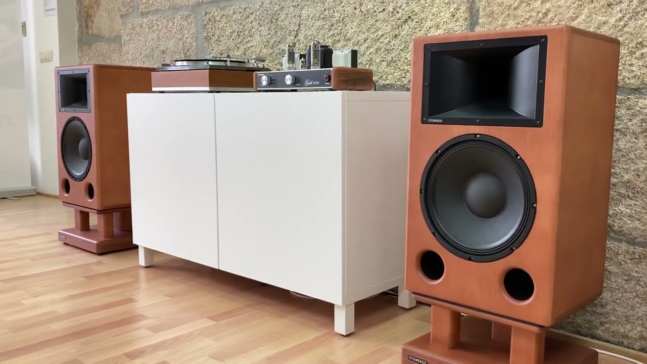 Philips vintage turntable AG2030 with Xtonebox tube audio. Gold-3066 + S-12C