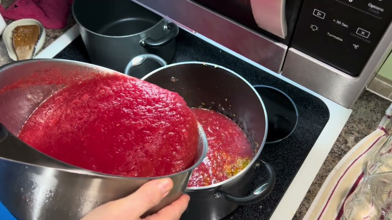 HOMEMADE SPAGHETTI SAUCE - MOM’S RECIPE